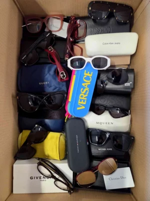 The photo shows a package with clothing in the category B.