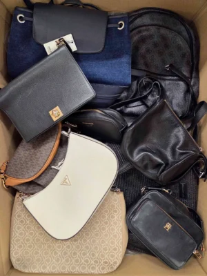 The picture shows a package with accessories in the category HC.