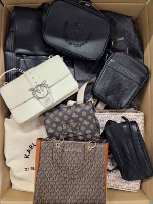 The picture shows a package with accessories in the category HC.