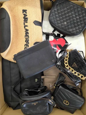 The picture shows a package with accessories in the category HC.