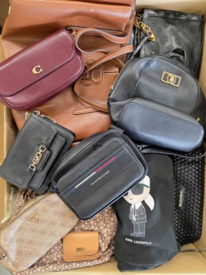 The picture shows a package with accessories in the category HC.