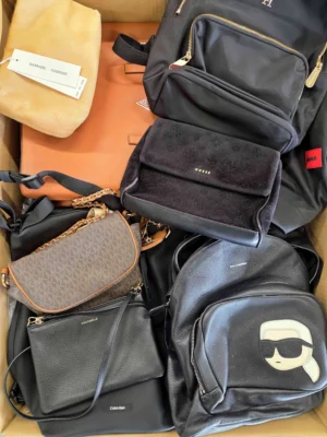 The picture shows a package with accessories in the category HC.