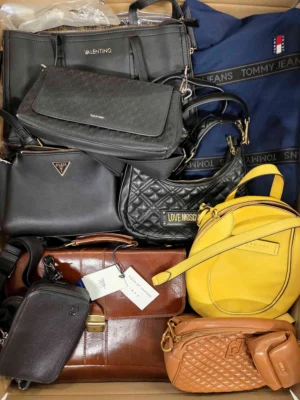 The picture shows a package with accessories in the category HC.