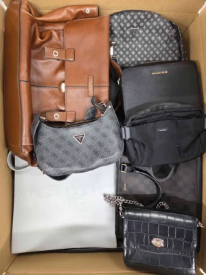 The picture shows a package with accessories in the category HC.