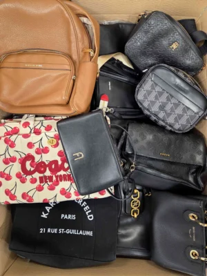 The picture shows a package with accessories in the category HC.