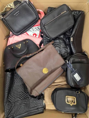 The picture shows a package with accessories in the category HC.