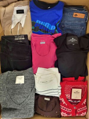 The photo shows a package with clothing in the category U.