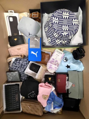 The picture shows a package with accessories in the category AB.