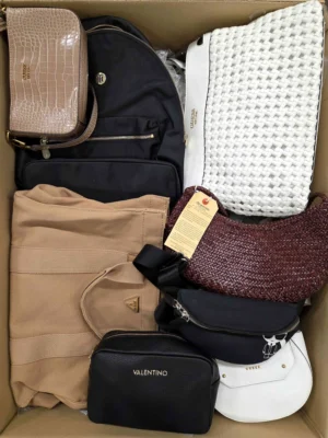 The picture shows a package with accessories in the category HB.