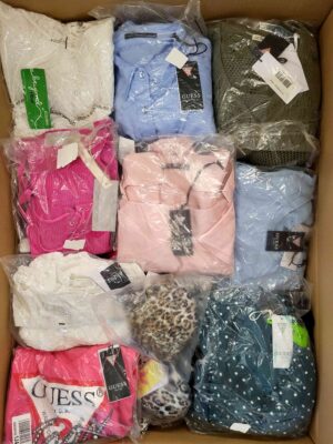 The photo shows a package with clothing in the category B.