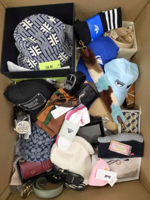 The picture shows a package with accessories in the category AB.