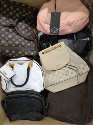 The picture shows a package with accessories in the category HB.