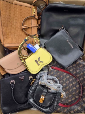 The picture shows a package with accessories in the category HB.