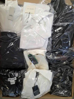 The photo shows a package with clothing in the category C.