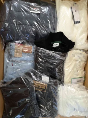 The photo shows a package with clothing in the category C.