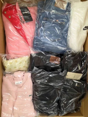 The photo shows a package with clothing in the category C.