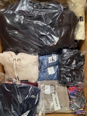The photo shows a package with clothing in the category C.