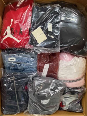 The photo shows a package with clothing in the category C.
