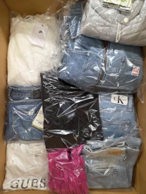 The photo shows a package with clothing in the category C.