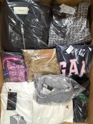 The photo shows a package with clothing in the category C.