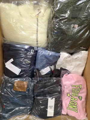 The photo shows a package with clothing in the category C.