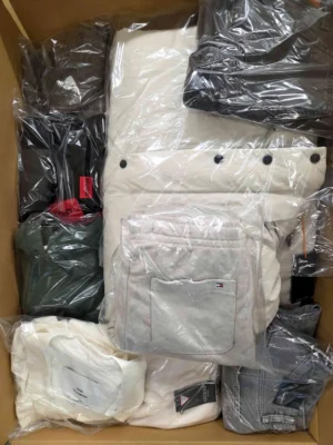The photo shows a package with clothing in the category C.