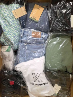 The photo shows a package with clothing in the category C.