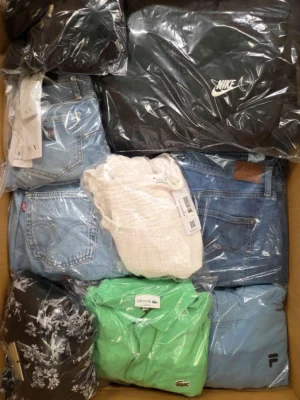The photo shows a package with clothing in the category C.