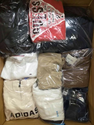 The photo shows a package with clothing in the category C.