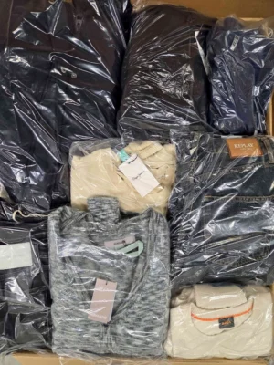 The photo shows a package with clothing in the category C.
