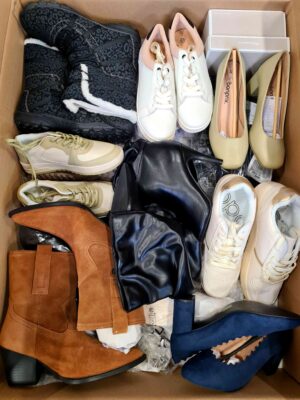 The photo shows a package with clothing in the category BPS.