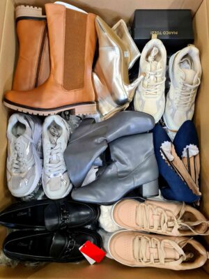 The photo shows a package with clothing in the category BPS.