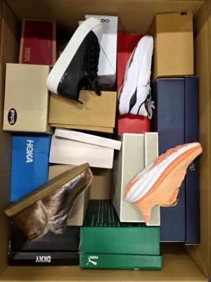 The photo shows a package with footwear in the category BS.