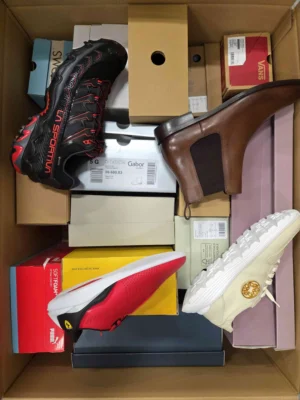 The photo shows a package with footwear in the category BS.