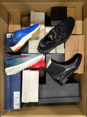 The photo shows a package with footwear in the category BS.