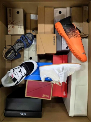 The photo shows a package with footwear in the category BS.