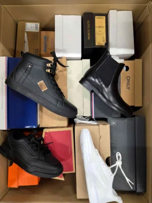 The photo shows a package with footwear in the category BS.