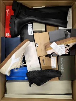 The photo shows a package with footwear in the category BS.
