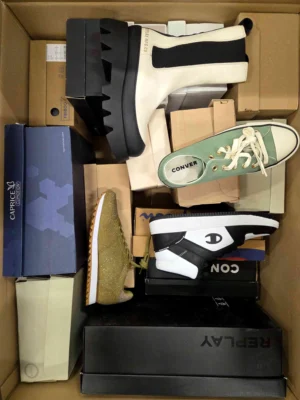 The photo shows a package with footwear in the category BS.