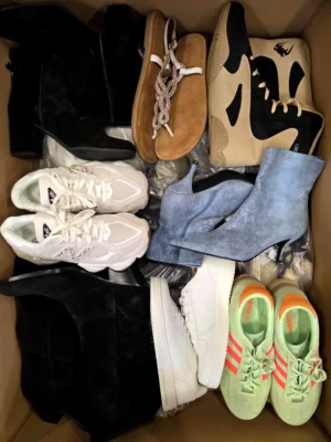 The photo shows a package with footwear in the category BSU.