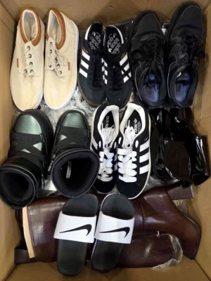 The photo shows a package with footwear in the category BSU.