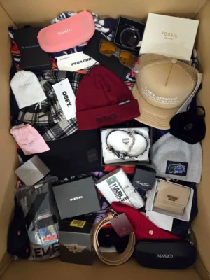 The picture shows a package with accessories in the category AA.