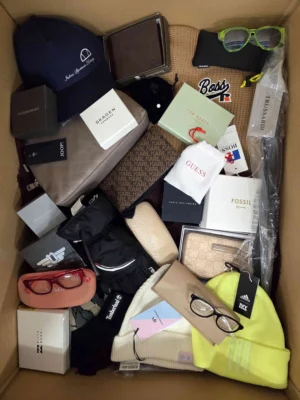 The picture shows a package with accessories in the category AA.