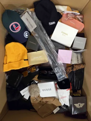 The picture shows a package with accessories in the category AA.