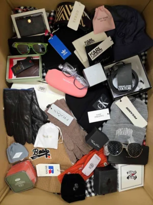 The picture shows a package with accessories in the category AA.