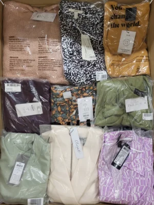 The photo shows a package with clothing in the category AR.