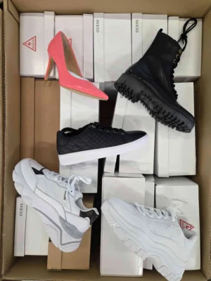 The photo shows a package with footwear in the category BS.