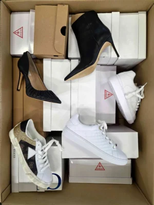 The photo shows a package with footwear in the category BS.