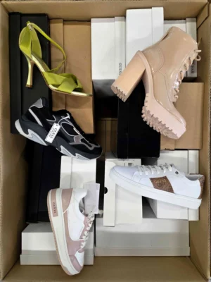 The photo shows a package with footwear in the category BS.