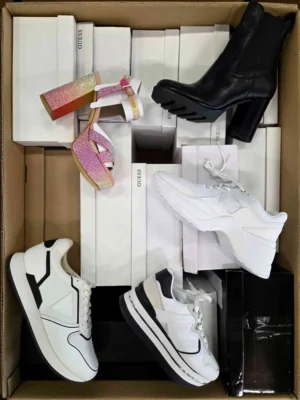 The photo shows a package with footwear in the category BS.